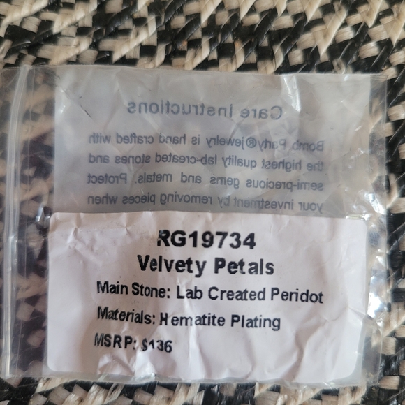 NEW Bomb Party August 2025 Ring Velvety Petals - Picture 4 of 4